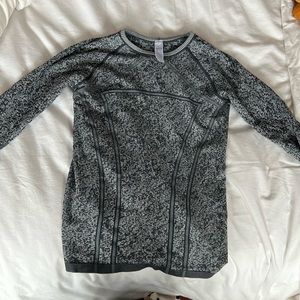 LULULEMON Stretch Activewear Grey Long Sleeve